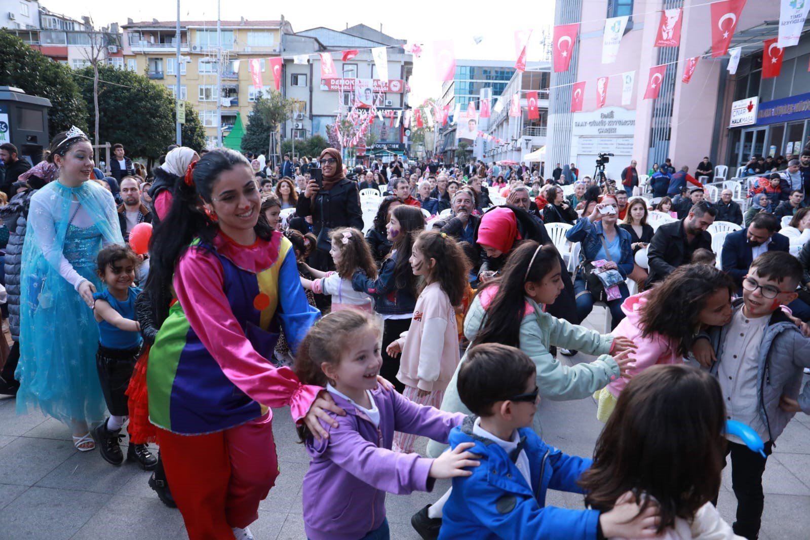 İzmit halkı bayram coşkusunda buluştu