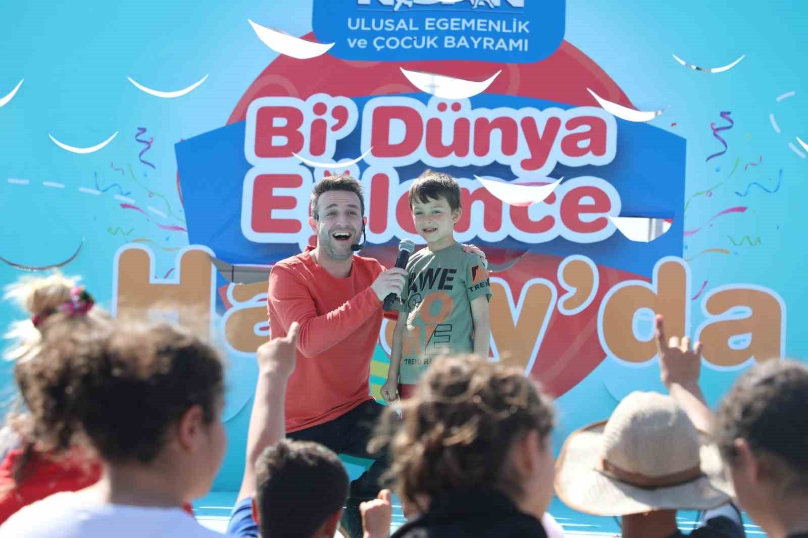 Depremzede çocuklar Lemi Filozof ve Onur Erol ile bayramın tadını çıkardı