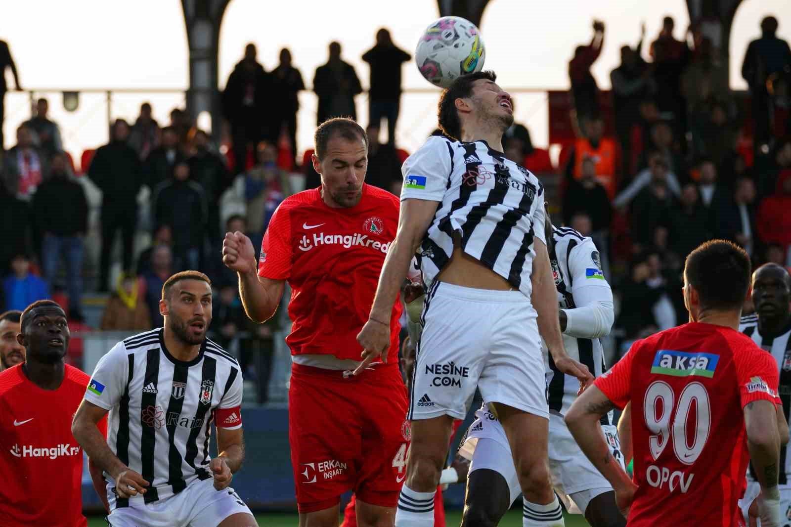 Spor Toto Süper Lig: Ümraniyespor: 0 – Beşiktaş: 0 (Maç devam ediyor)