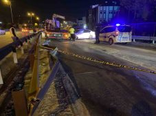 Bayrampaşa’da alkollü sürücü bariyere çarptı: 1 ağır yaralı