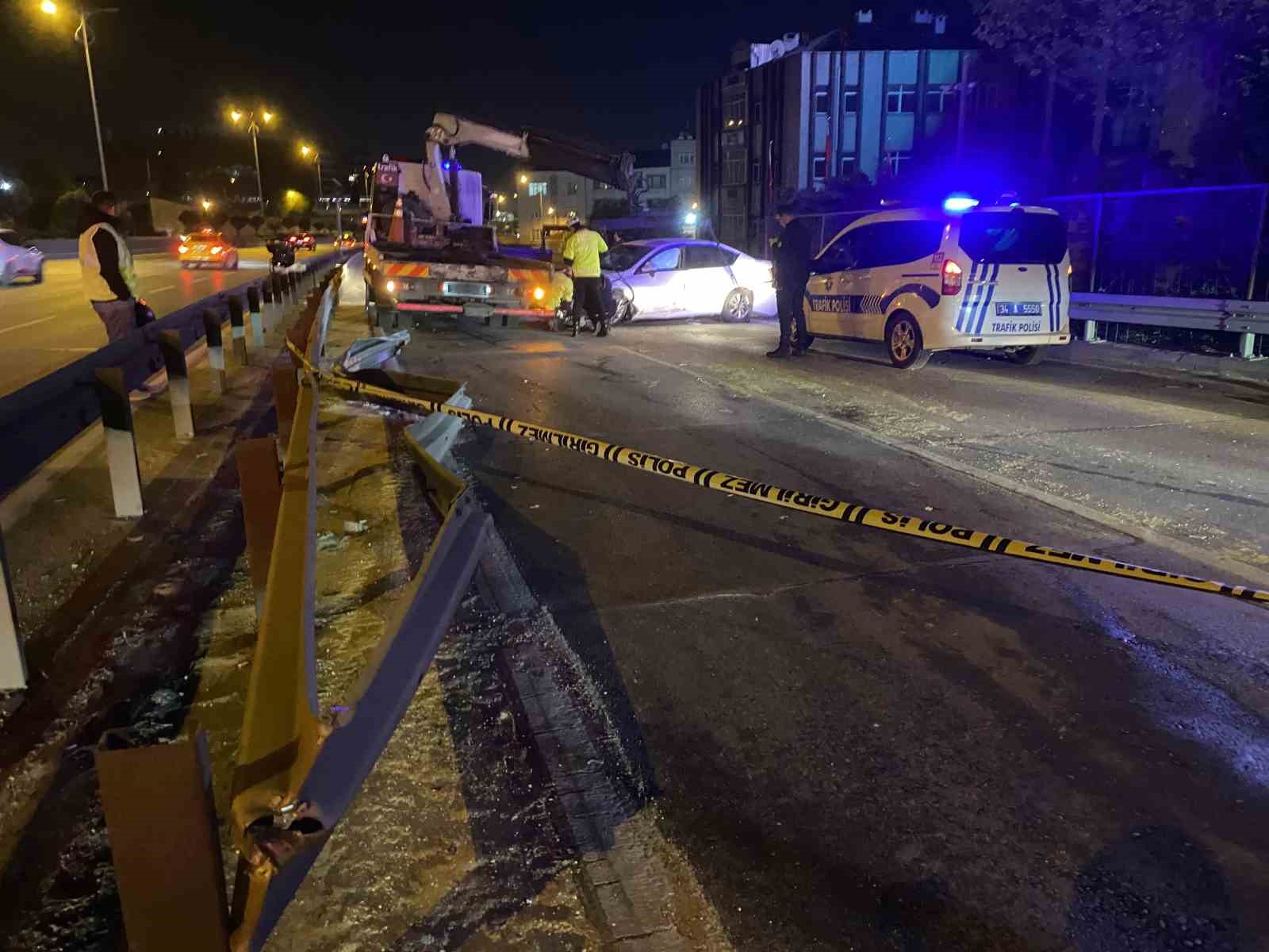 Bayrampaşa’da alkollü sürücü bariyere çarptı: 1 ağır yaralı