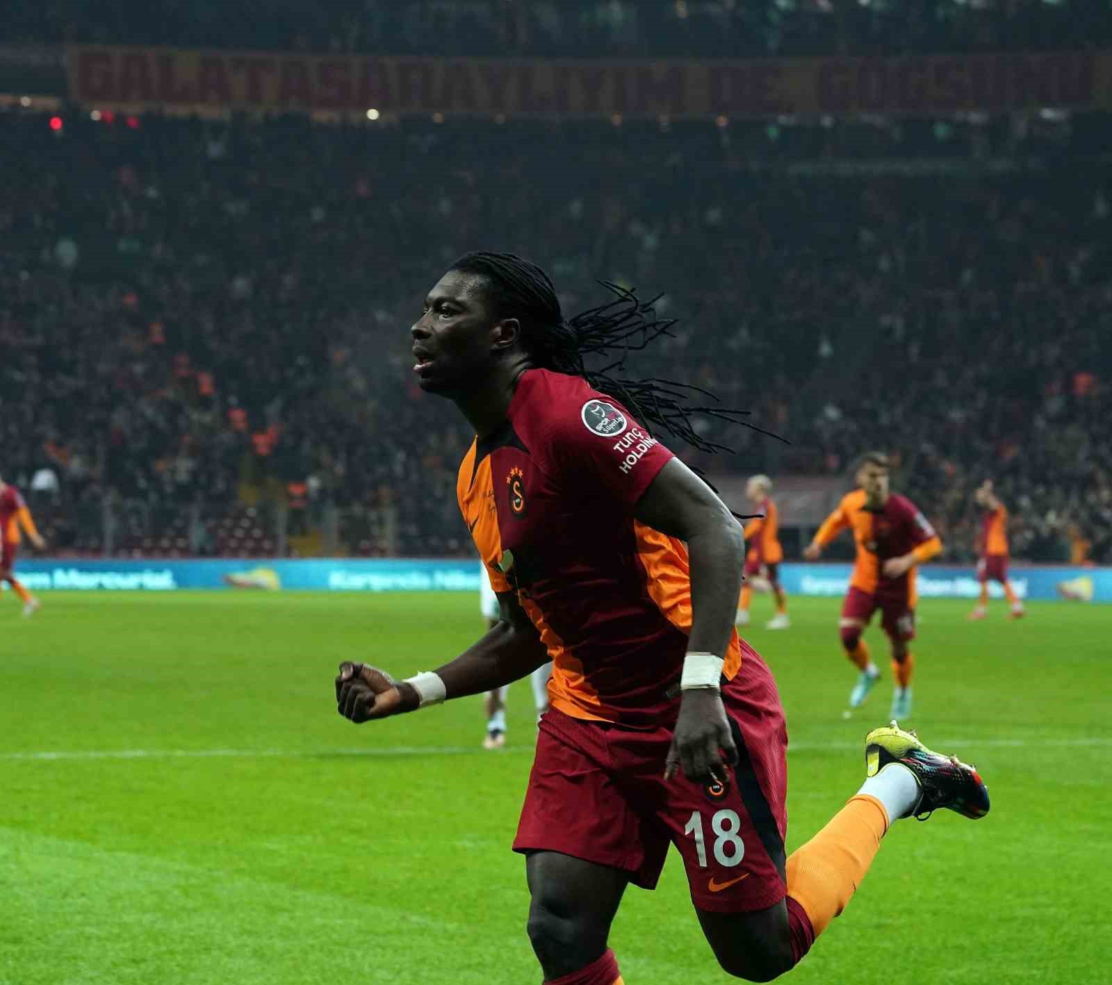 Galatasaray’da Gomis’in geleceği yarın belli olacak!
