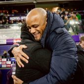 Vincent Kompany, İngiltere Championship’de yılın menajeri seçildi