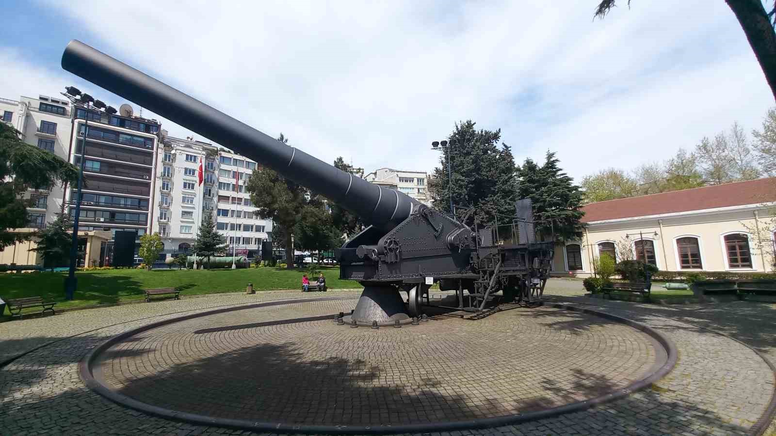 Harbiye Askeri Müzesi’nde tarihi kılıçlara bakım çalışması