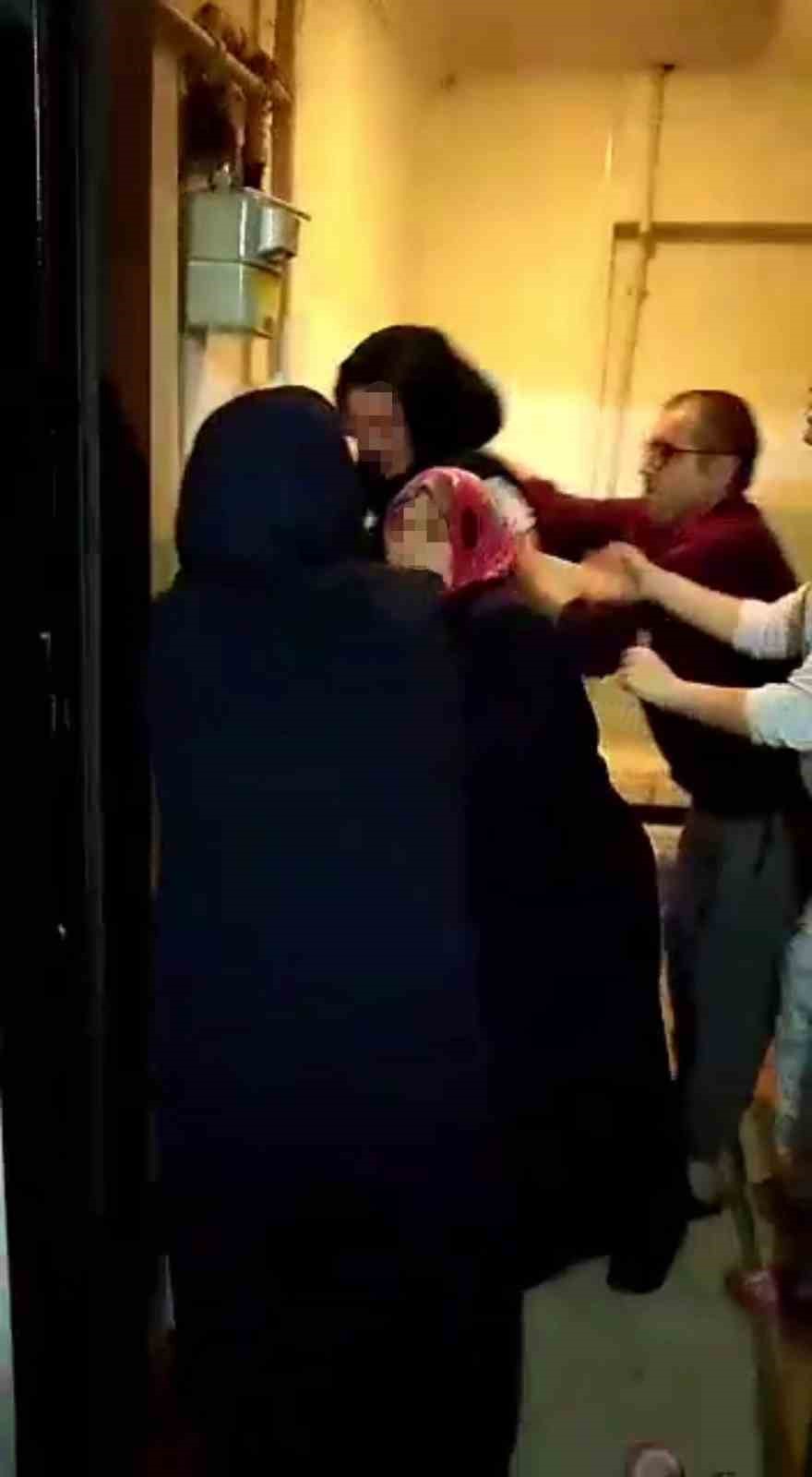İstanbul’da ev sahibi ve kiracı arasındaki kavga kamerada
