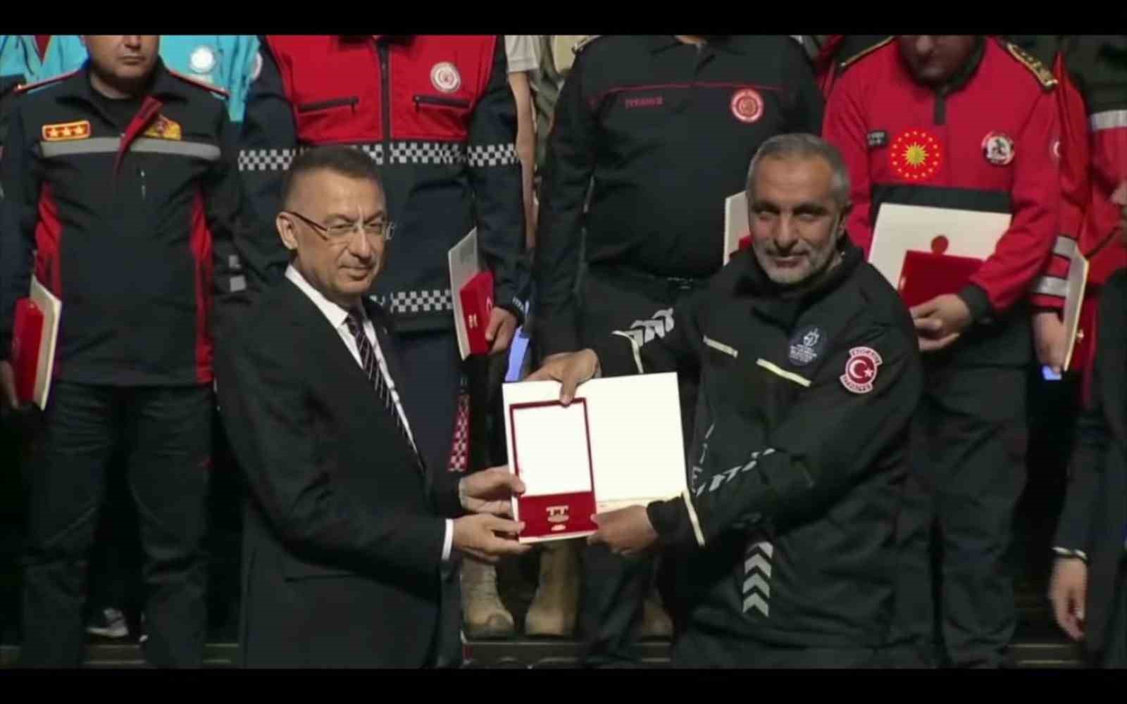 Kahramanlara Devlet Üstün Fedakarlık Madalyası
