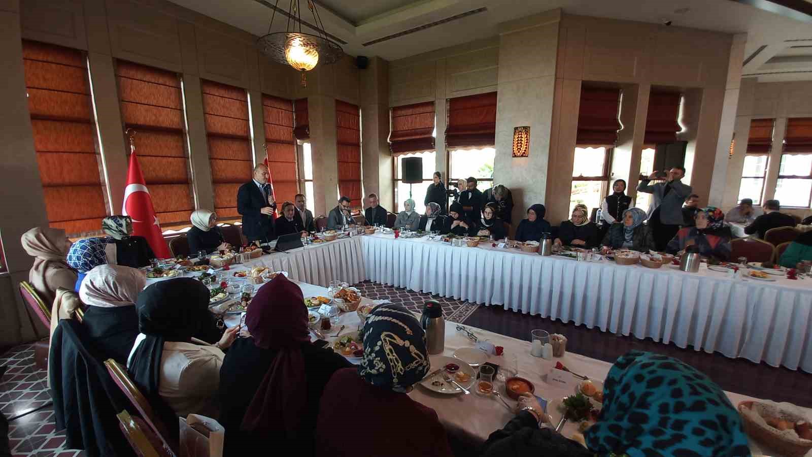 Bakan Soylu:  “KADES uygulamasını 5 milyon 205 bin kadın indirdi”