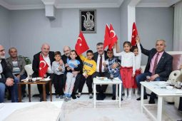 Başkan Bıyık, Türkiye Yüzyılı İçin Kapı Kapı Geziyor