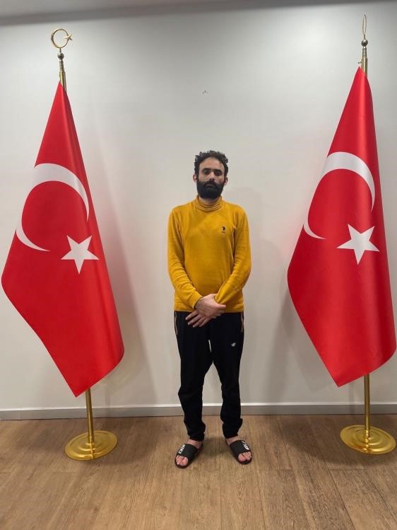 MİT operasyonuyla yakalanan PKK’lı terörist adliyeye sevk edildi