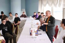 Başkan Aydıner’den stajyerlere ‘tatlı sürpriz’