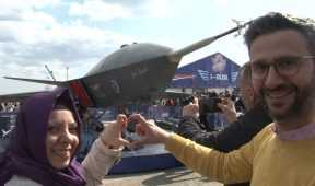 Düğünlerine bir gün kala KIZILELMA’yı görmek için TEKNOFEST’e koştular
