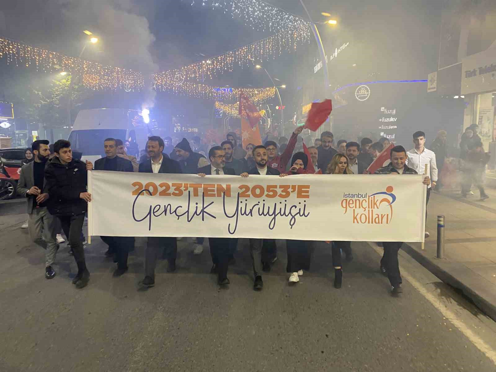 İstanbul’da AK Parti milletvekili adaylarıyla birlikte yüzlerce vatandaştan 2023’ten 2053 yürüyüşü
