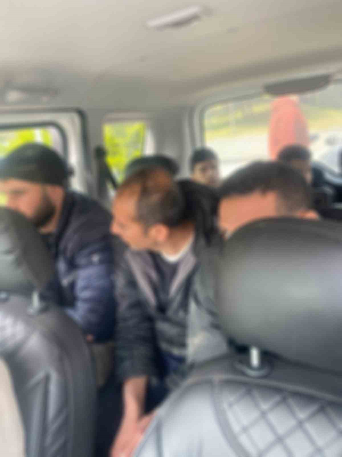 Kaçak göçmen sevki yaptığı tespit edilen 2 şahıs yakalandı