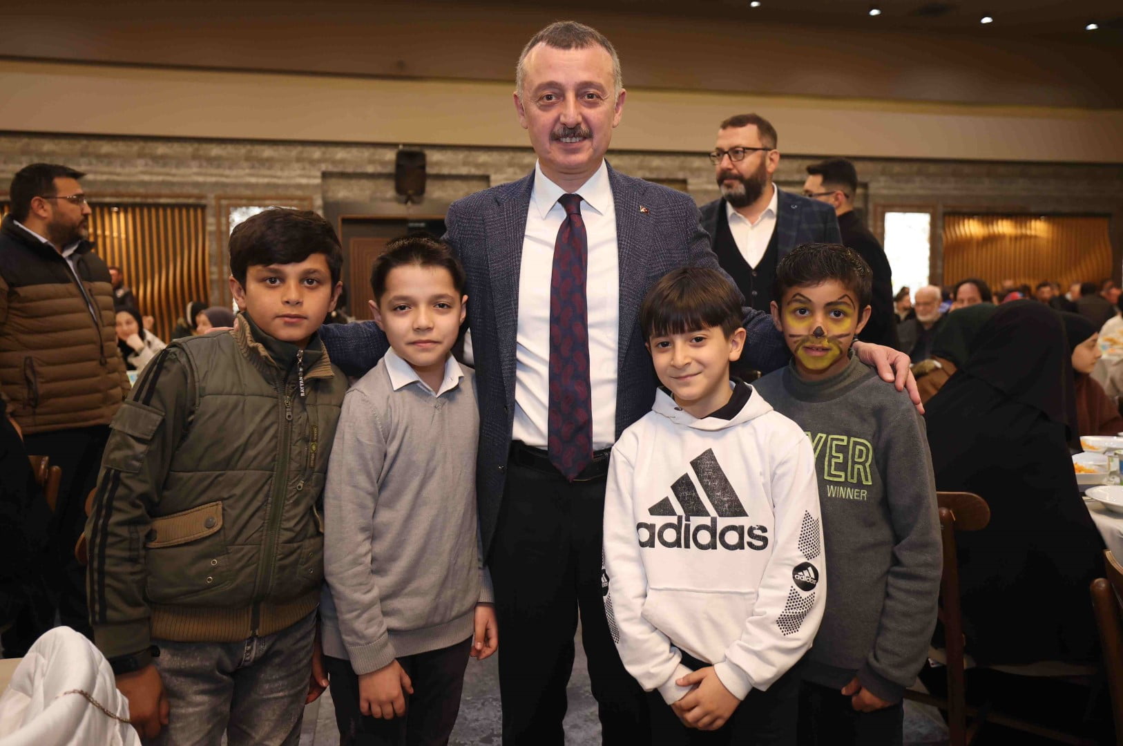 Başkan Büyükakın: Dünyada her gün 85 milyon çocuk aç uyuyor