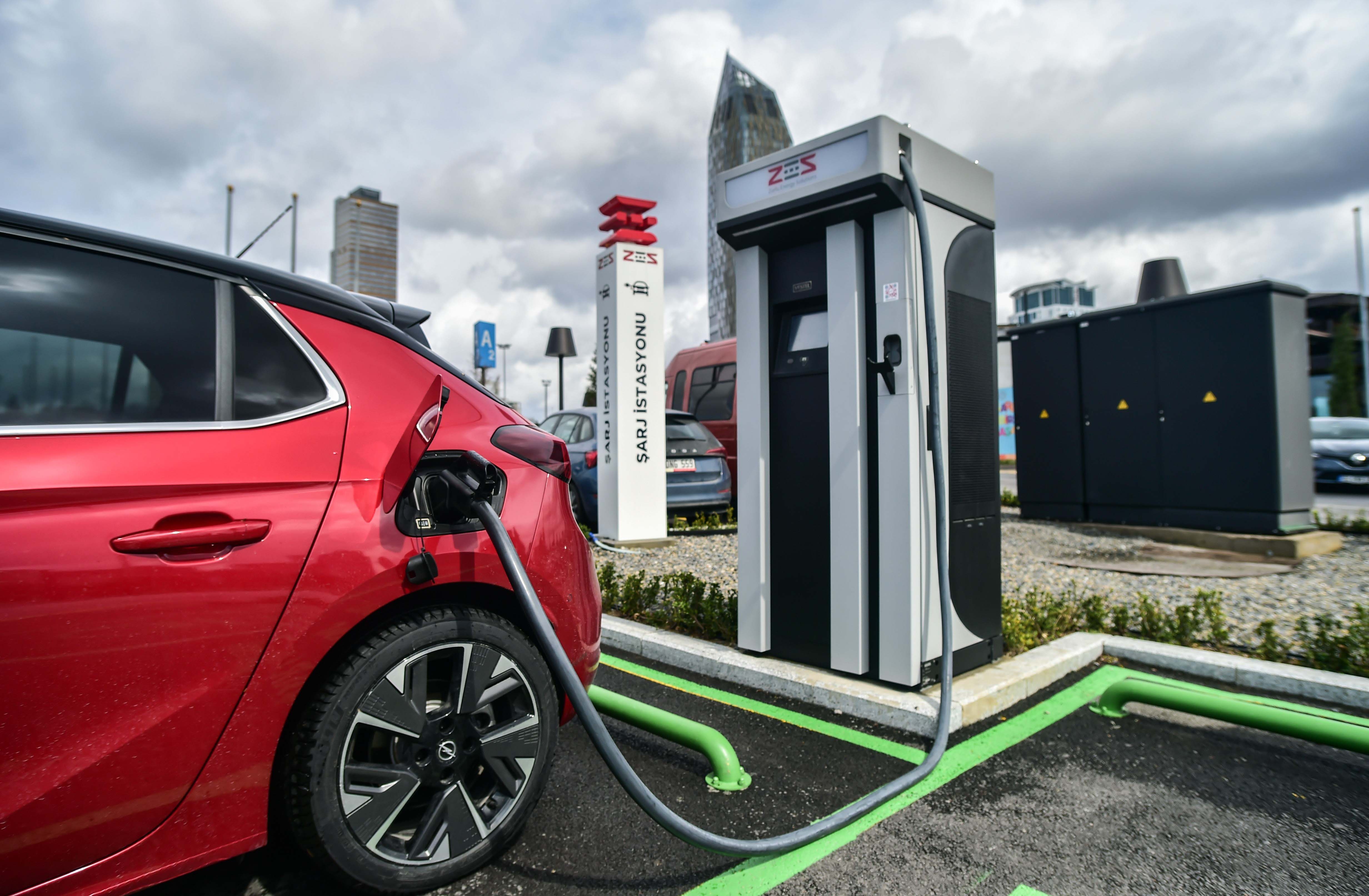 Türkiye'de Elektrikli Otomobil Satışı Sayısı Artıyor Türkiye'de Elektrikli Otomobil Satışı Sayısı Artıyor