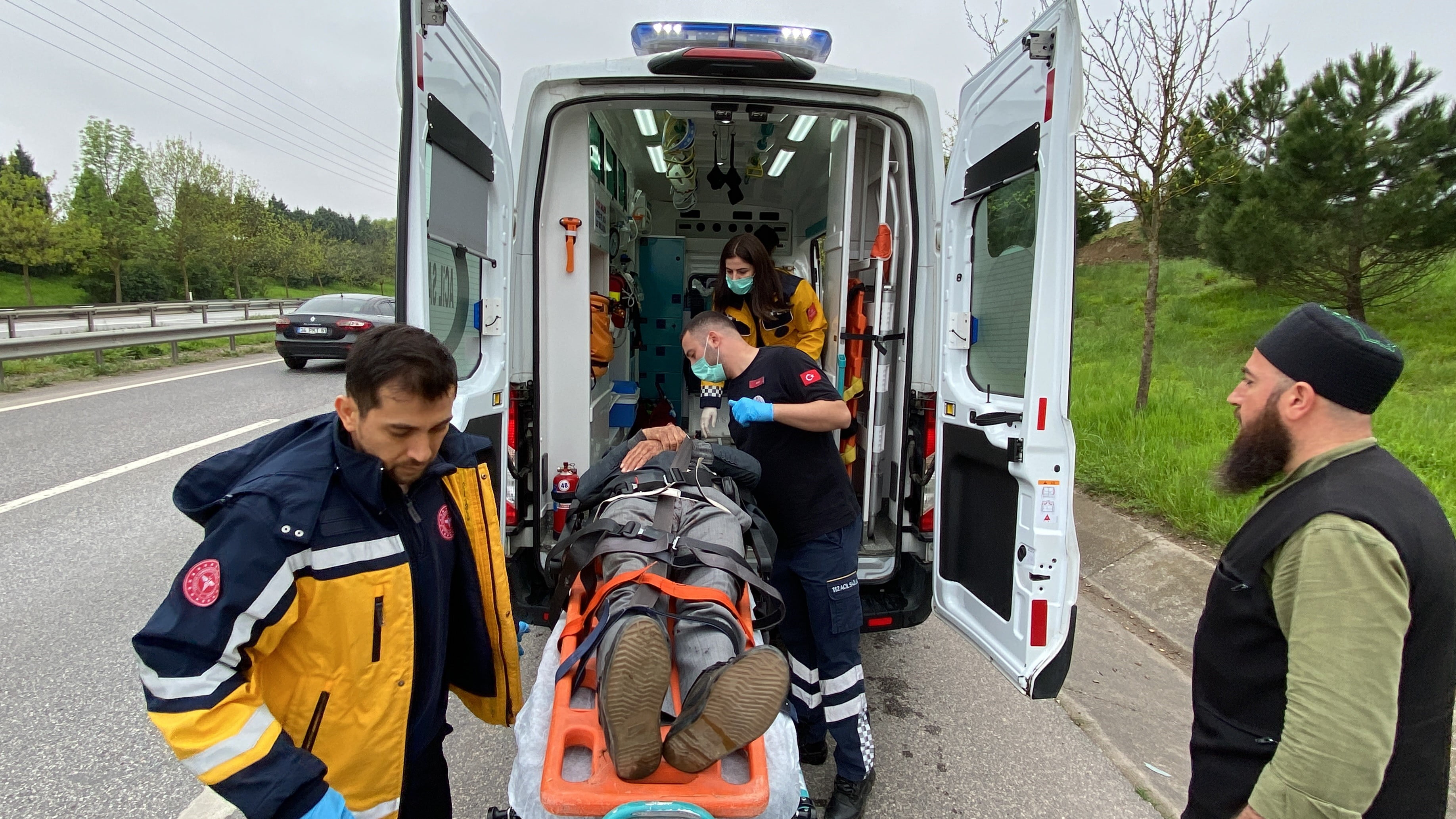 Kamyon Kırmızı Işıkta Duran Araca Çarptı Kamyon Kırmızı Işıkta Duran Araca Çarptı