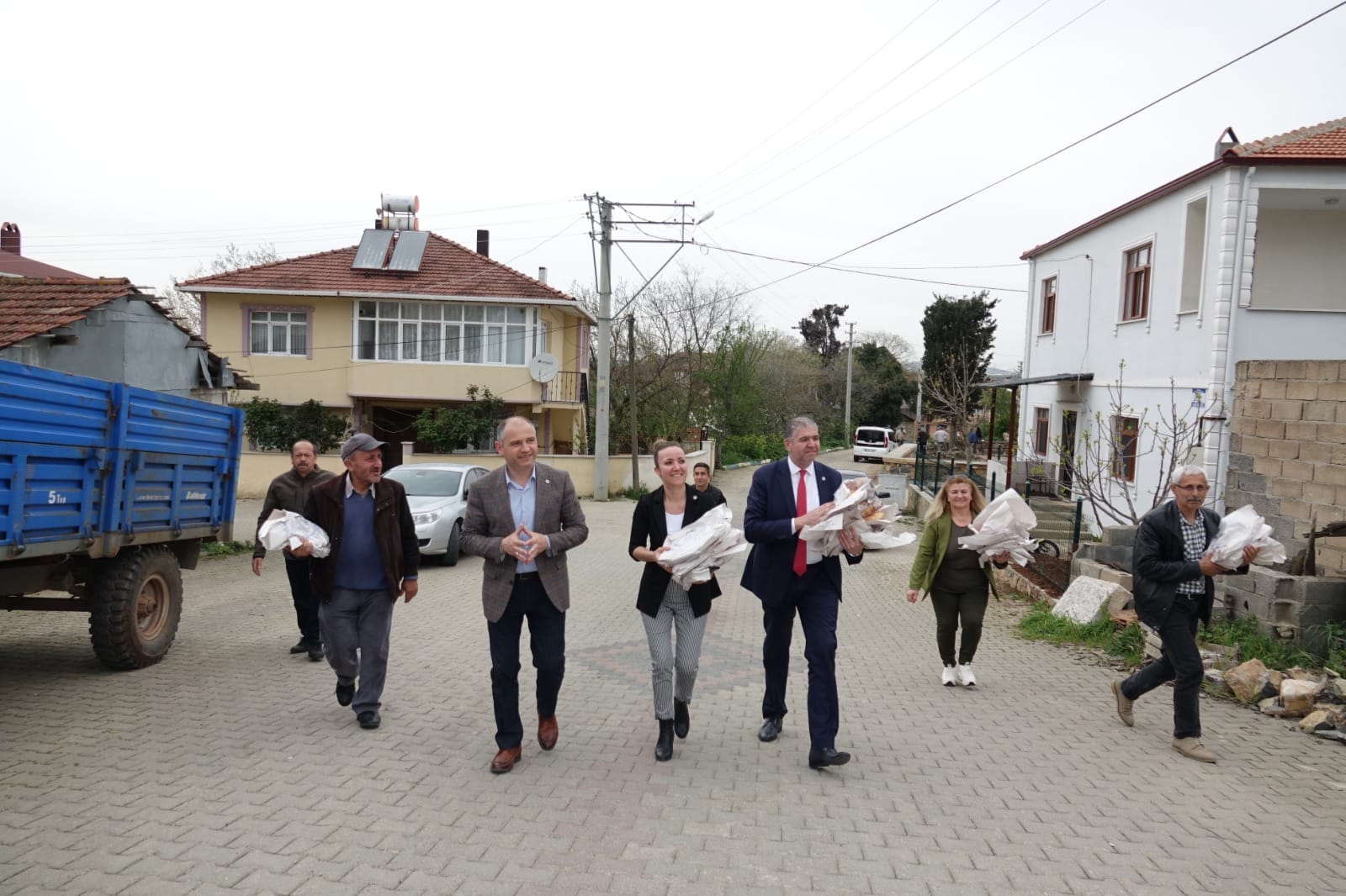 İyi Partili Aday Özhan Öztürk’ten Çat Kapı Ziyaret