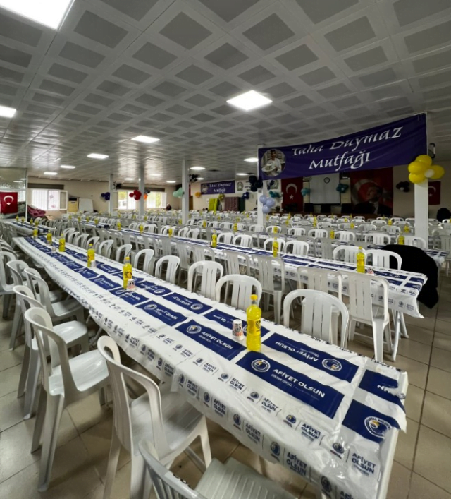 Ünlü Şarkıcı Derya Uluğ,Taha Duymaz adına iftar yemeği düzenledi Ünlü Şarkıcı Derya Uluğ,Taha Duymaz adına iftar yemeği düzenledi