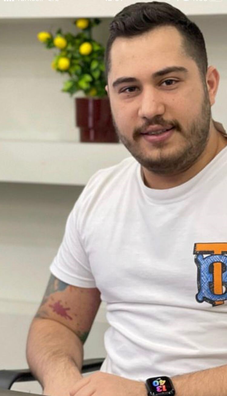 Fatih’te bir kişi evinin penceresinden kavgaya müdahalede bulunan polisin açtığı uyarı ateşiyle yüzünden yaralandı