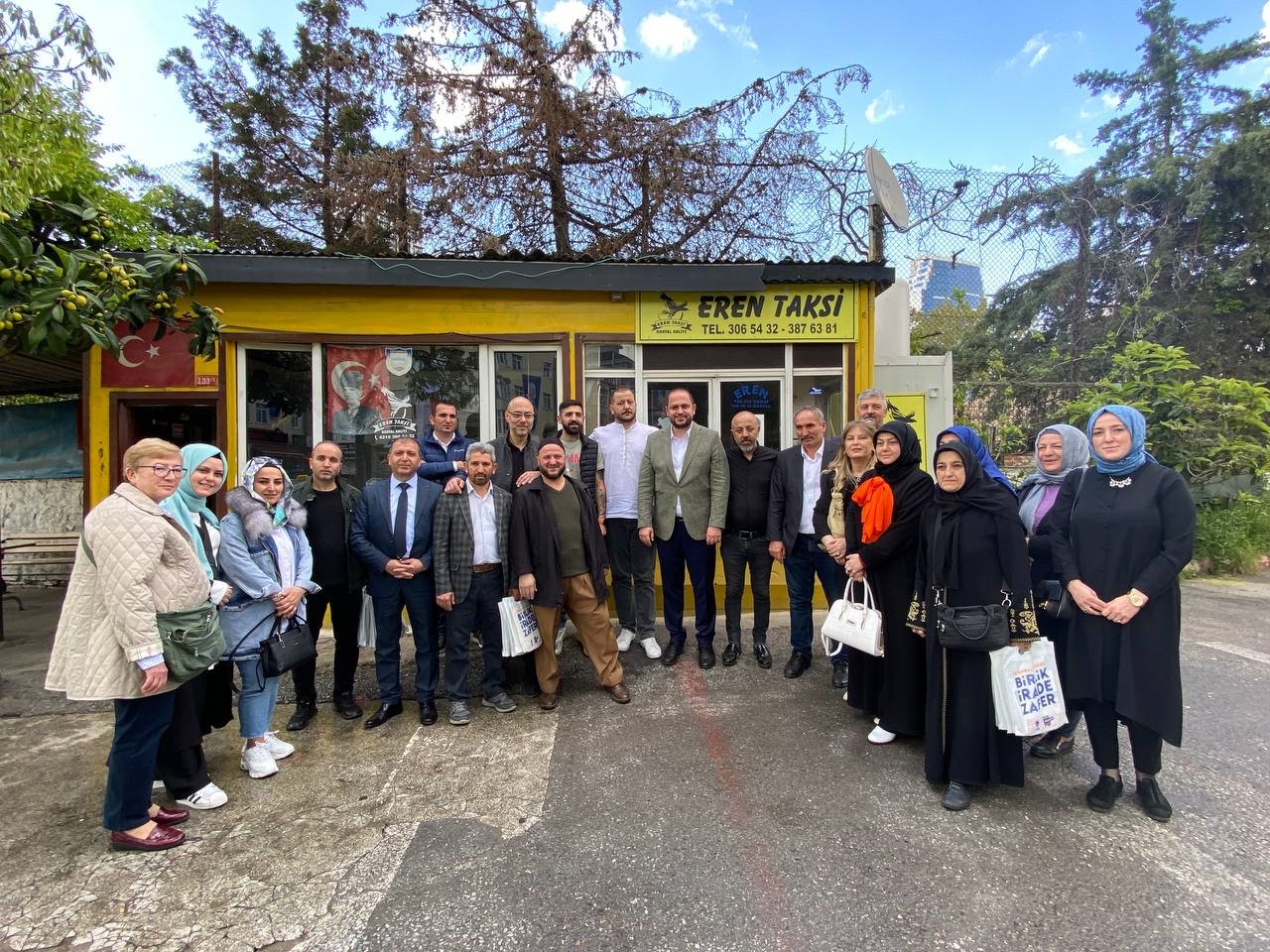 AK Parti İstanbul Milletvekili Adayı Aydoğan Ahıakan Kartal’da taksici esnafıyla buluştu