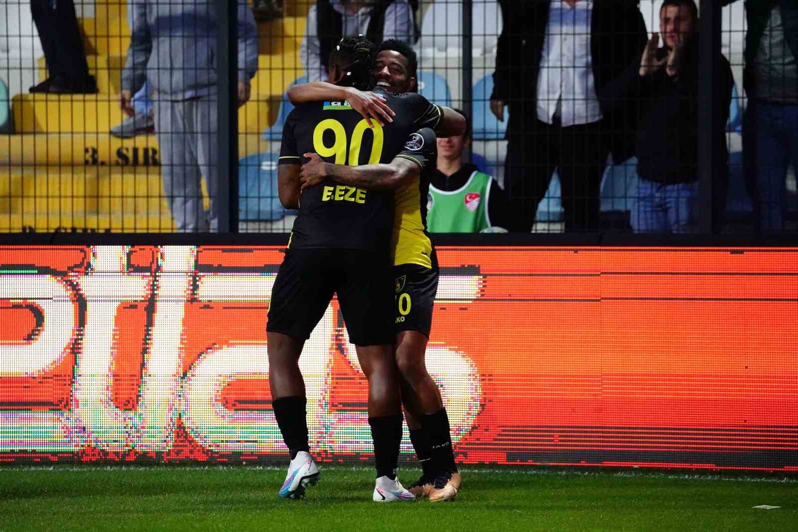 Spor Toto Süper Lig: İstanbulspor: 1 – Giresunspor: 0 (Maç devam ediyor)