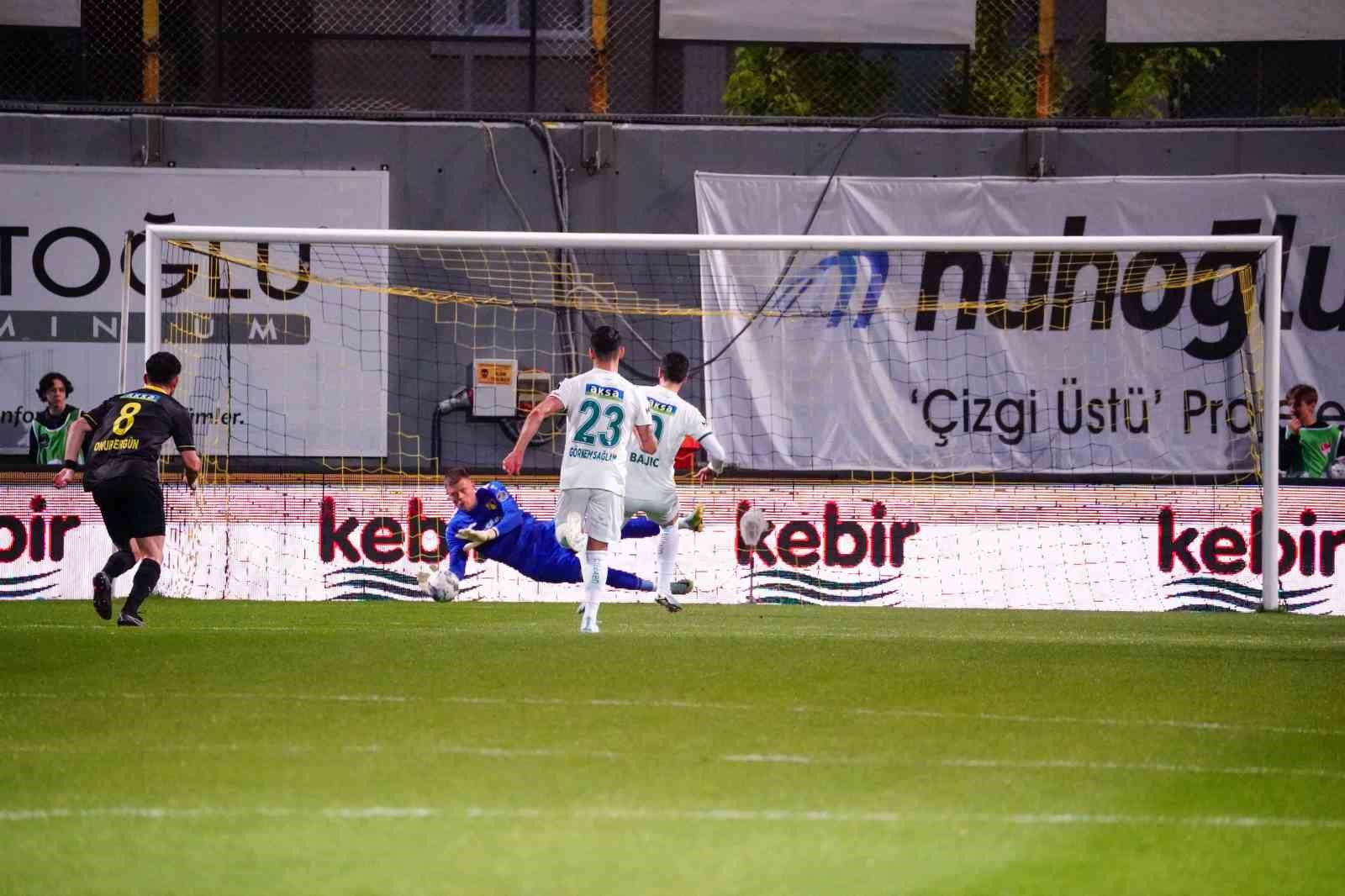 Spor Toto Süper Lig: İstanbulspor: 1 – Giresunspor: 0 (İlk yarı)