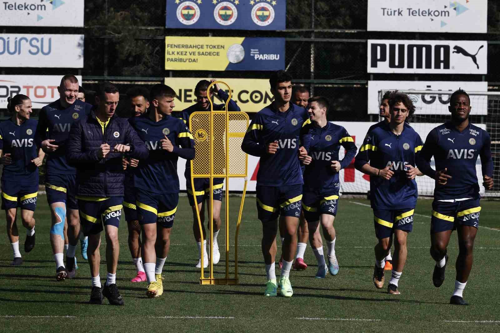 Fenerbahçe, Sivasspor maçı hazırlıklarını sürdürdü