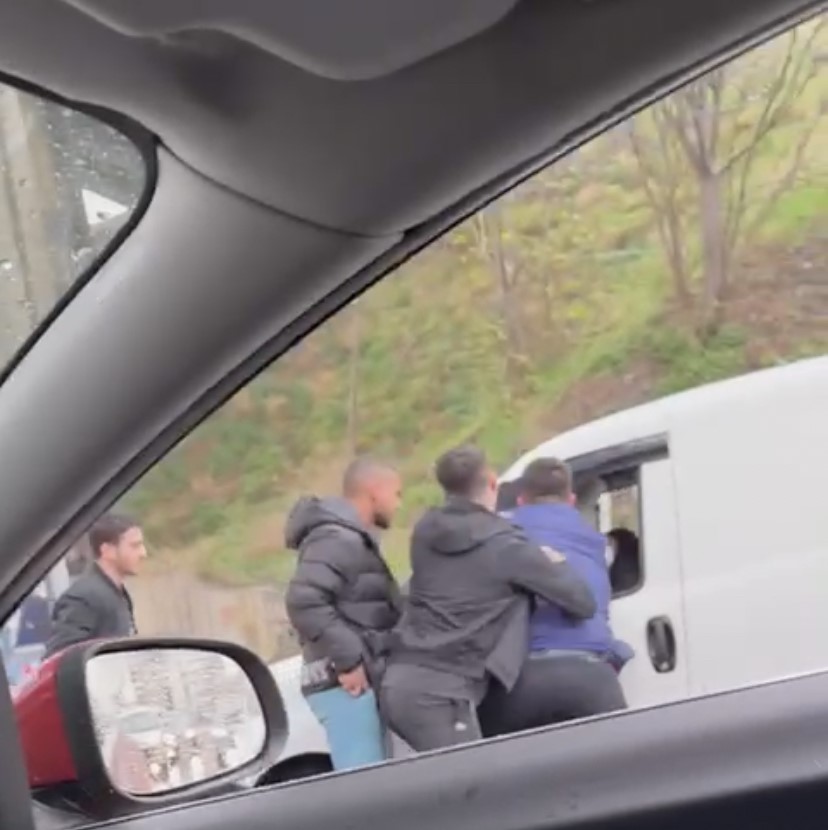 İstanbul’da trafikte yumruklu ve sopalı kavga