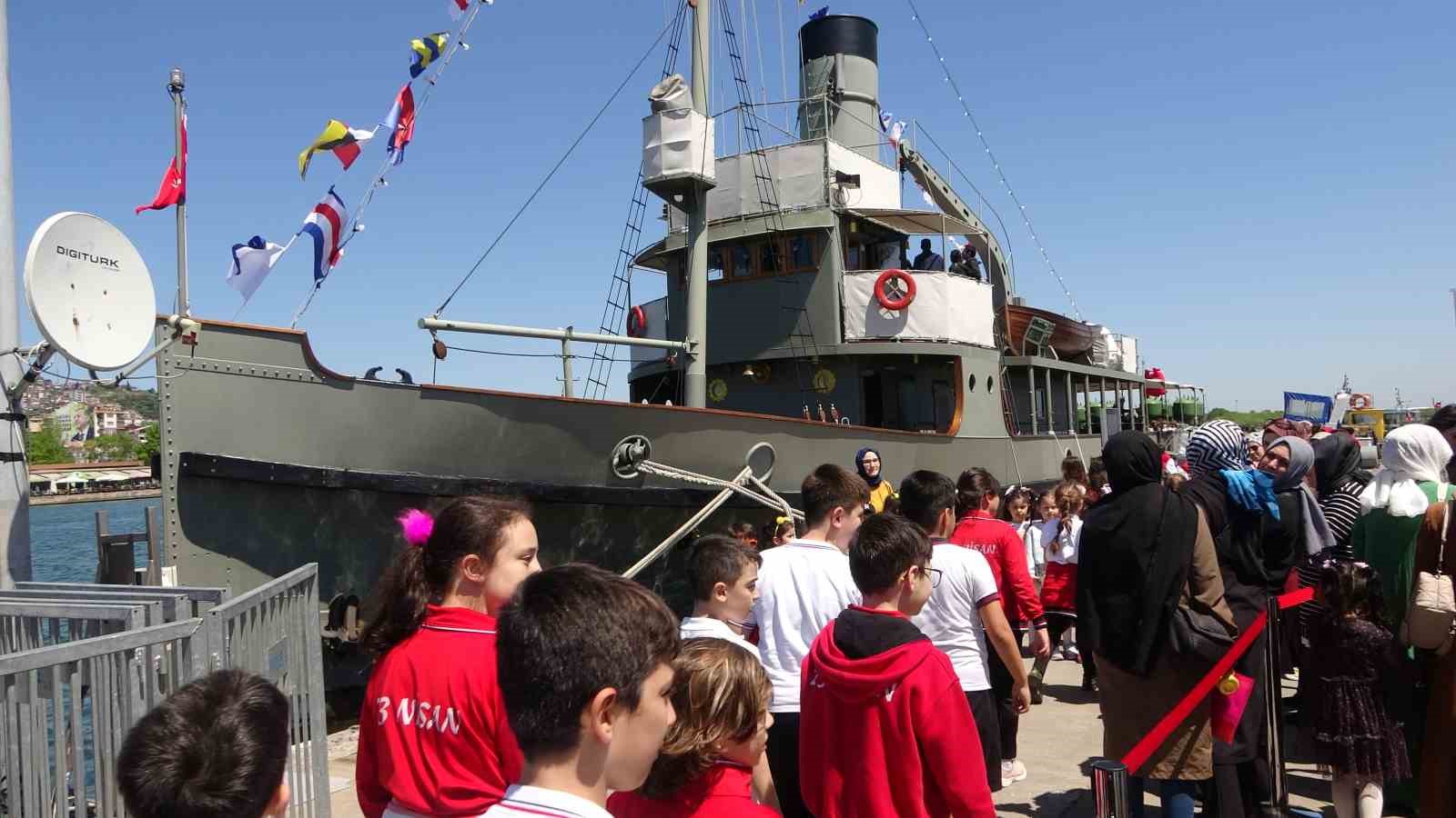 Nusret Mayın Gemisine Kocaeli’de yoğun ilgi