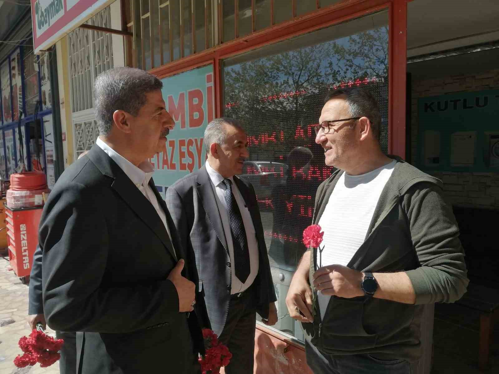 AK Parti Milletvekili adayı Azmi Ekinci, Sancaktepe esnafıyla bir araya geldi