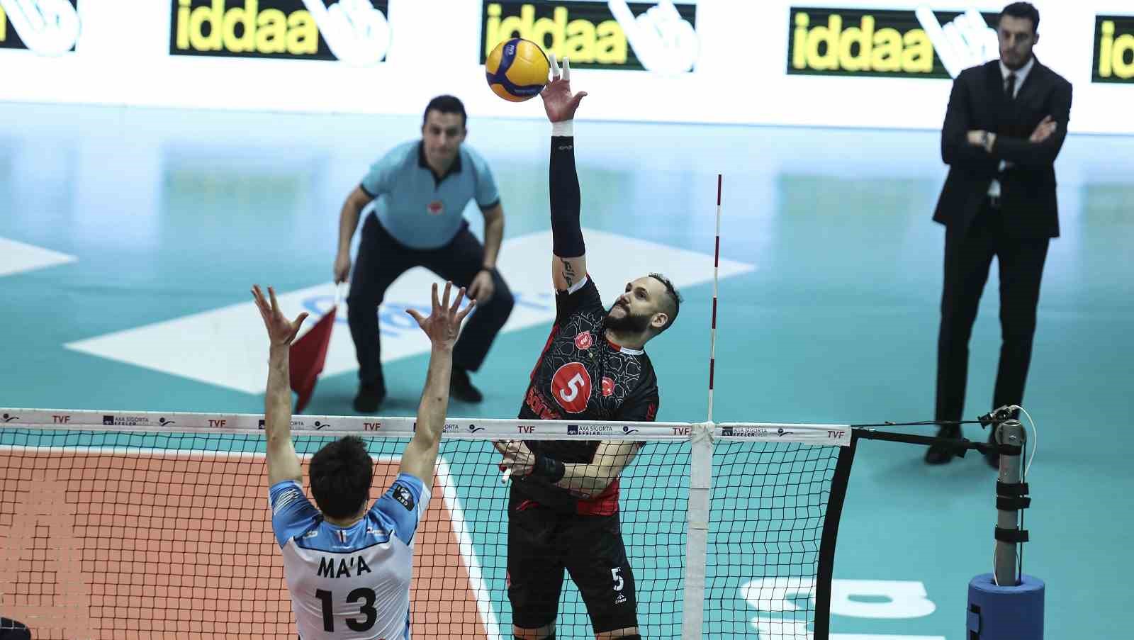 AXA Sigorta Efeler Ligi: Halkbank: 3 – Ziraat Bankkart: 1