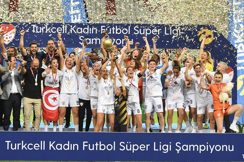 Turkcell Kadın Futbol Süper Ligi’nde çeyrek finale yükselen takımlar belli oldu