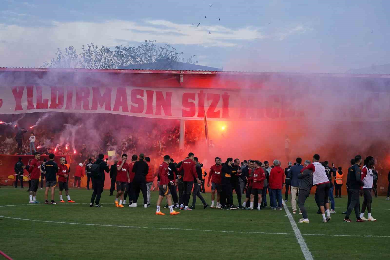 Galatasaray, taraftarlara açık antrenman yaptı