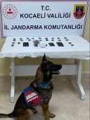 Aracında 100 gram skunk ve 3 cep telefonu ele geçirildi