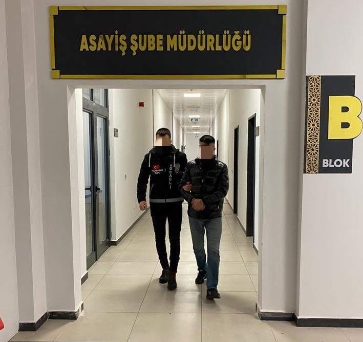 Otomobil ve 2 motosiklet çalan şüpheliler yakalandı