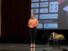 Uzmanlar ve ebeveynler MomTalks’ta bir araya geldi
