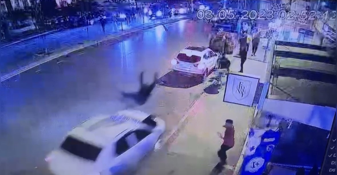İstanbul’un göbeğinde dehşet anları kamerada: Aracını üzerlerine sürüp adamı öldürdü