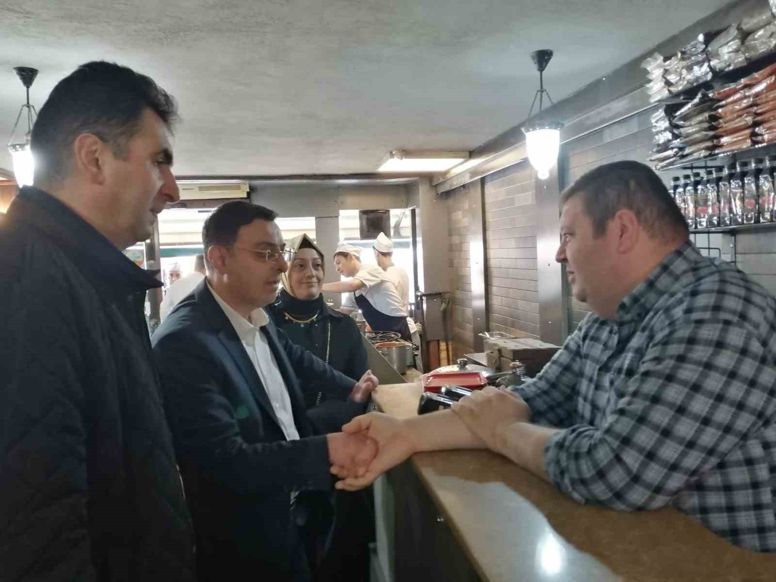 AK Parti Milletvekili adayı Serkan Bayram, Kadıköy esnafını ziyaret etti