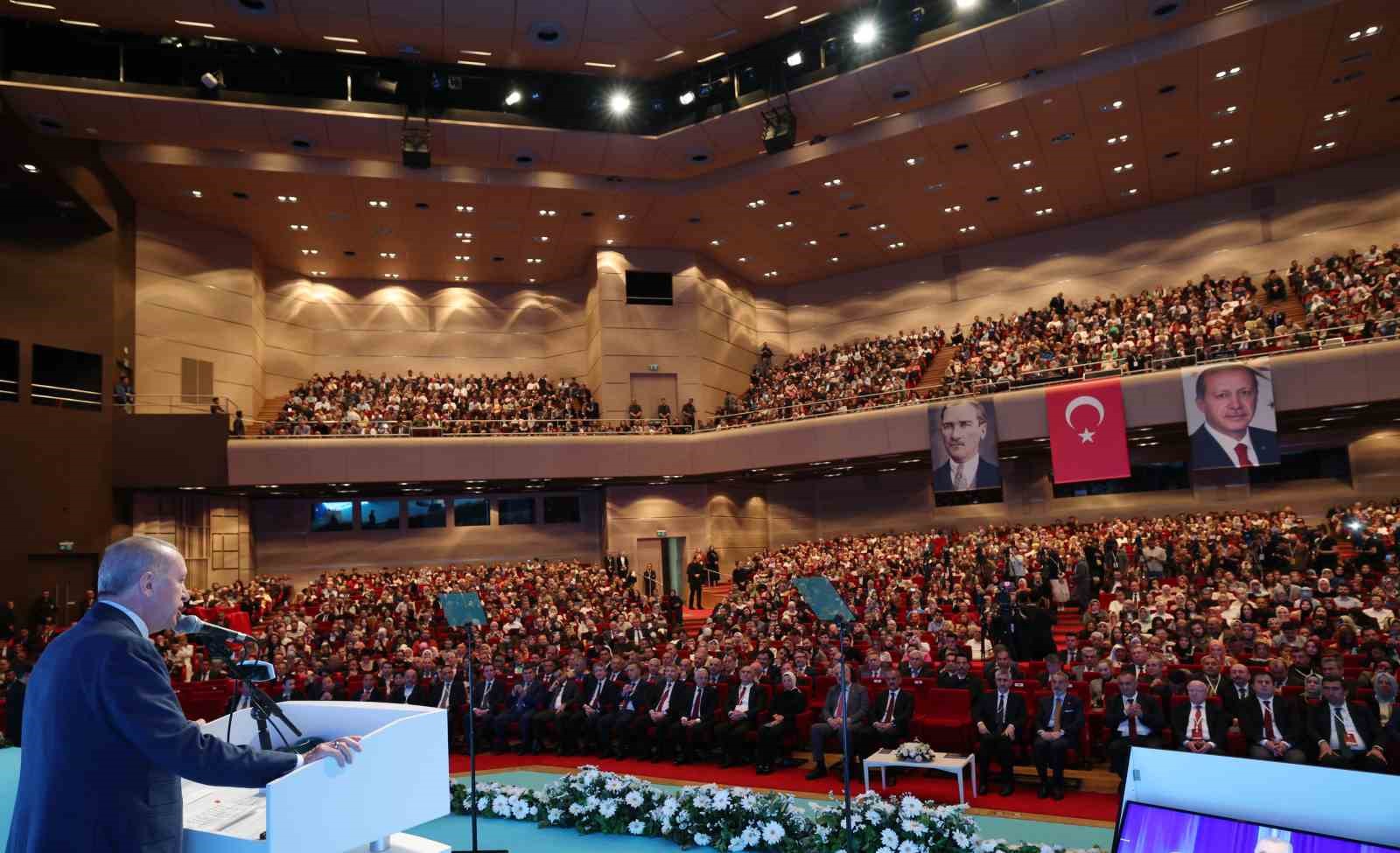 Cumhurbaşkanı Erdoğan “Körpe dimağların iğdiş edilmesine izin vermeyeceğiz”