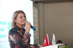 Dünya Folklor Birliği’nden Başkan Hürriyet’e sanata destek ödülü
