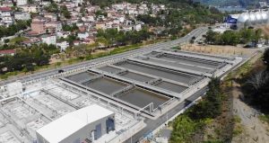Atık su arıtma tesisinden yayılan kötü koku mahalleliyi isyan ettirdi