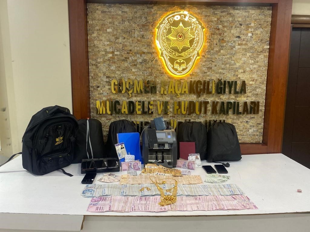 Yasa dışı para transferi yapılan bakkal görünümlü iş yerine polis baskını: 11 gözaltı