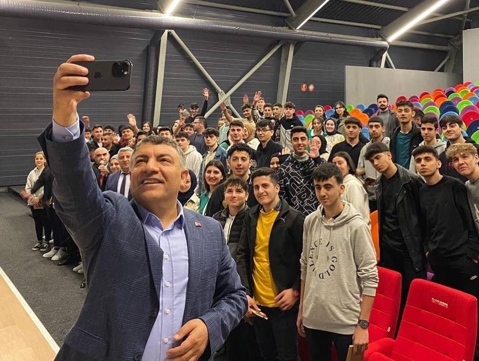 Başkan Şayir’den öğrencilere: “Ben sizin abinizim”
