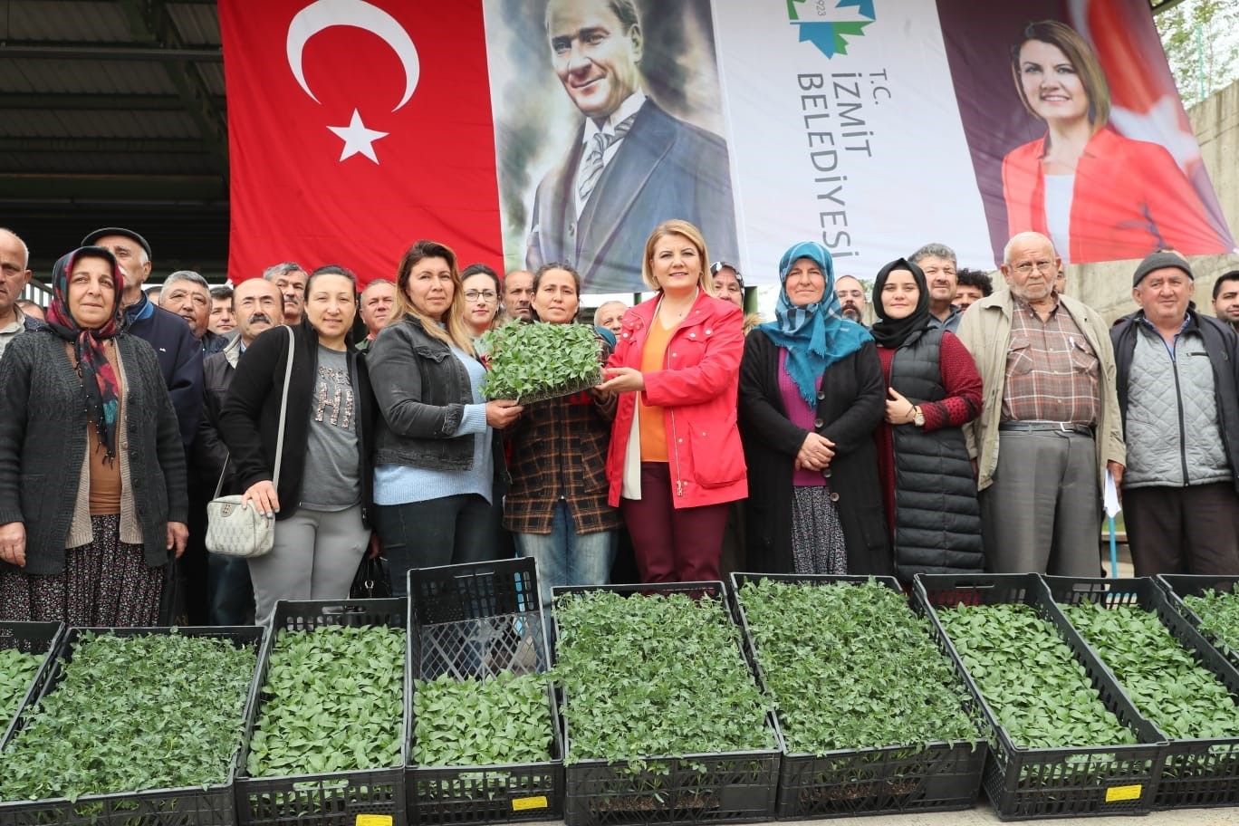 Çiftçinin fidesi İzmit Belediyesinden