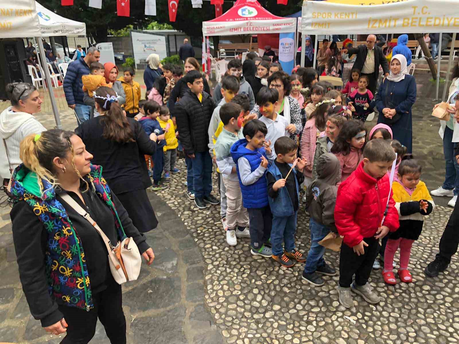 İzmit’te depremzede minikler için “Çocuklar Gülsün” etkinliği