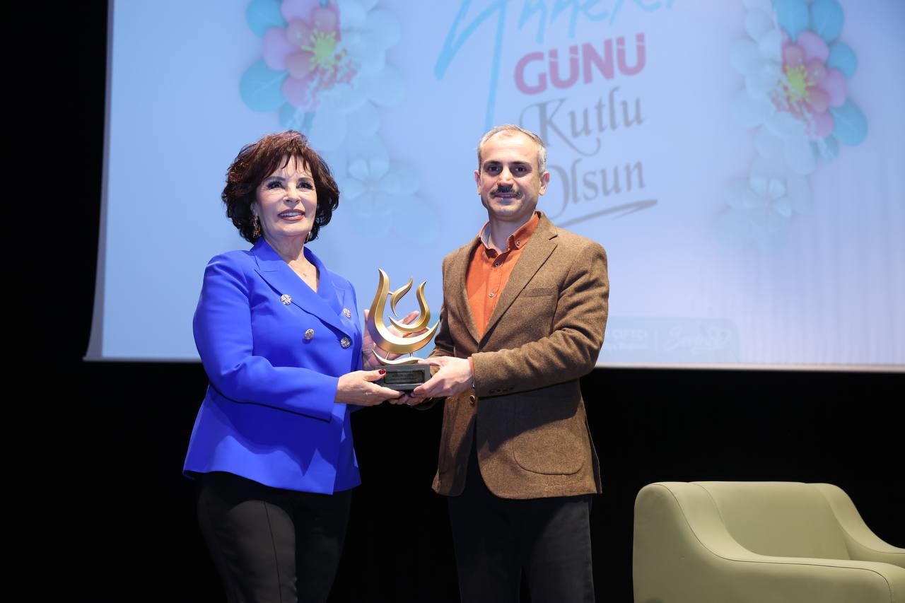 Türk sinemasının yıldızı Hülya Koçyiğit: “Annelik Allah’ın kadına verdiği bir ayrıcalık”