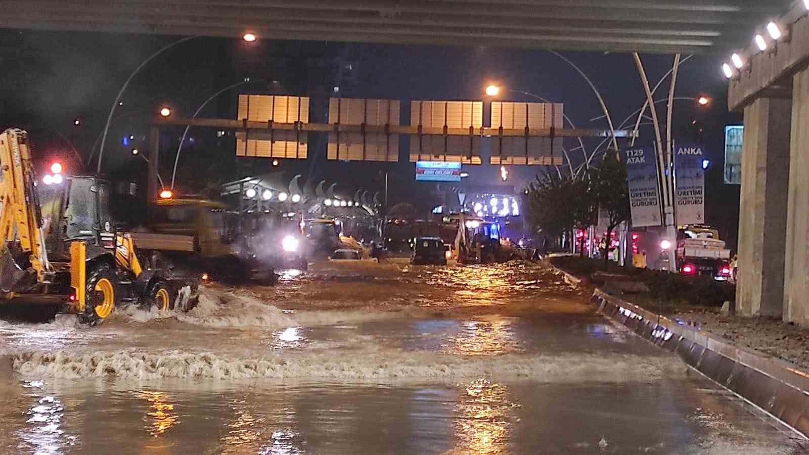 Ankara’da sağanak yağış su baskınlarına neden oldu