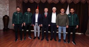 Başkan Büyükakın, şampiyon gençlerle bir araya geldi