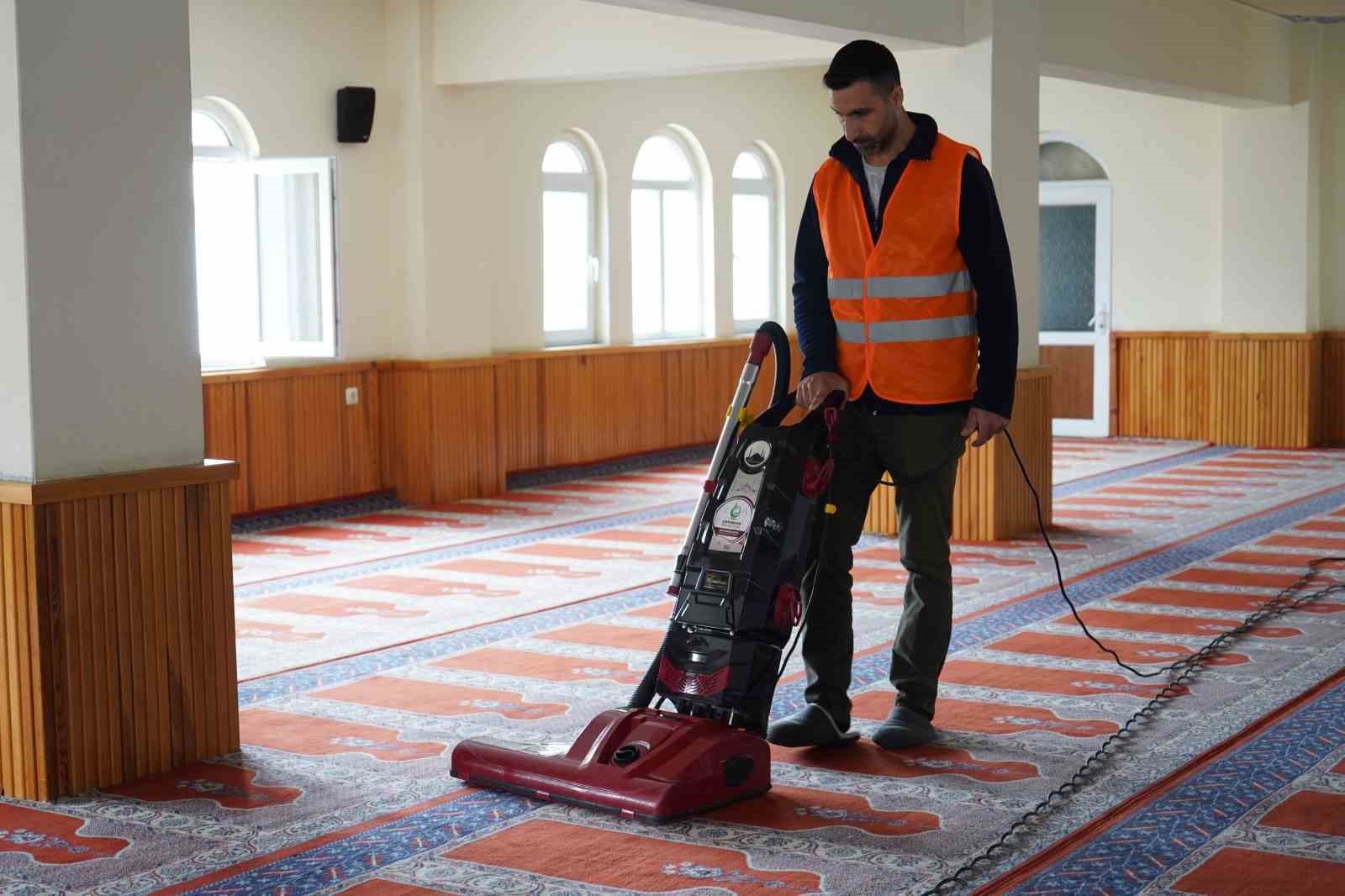 Camiler hijyenik hale getiriliyor