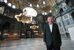 Cumhurbaşkanı Erdoğan seçim programını Ayasofya’da akşam namazı ile sonlandırdı